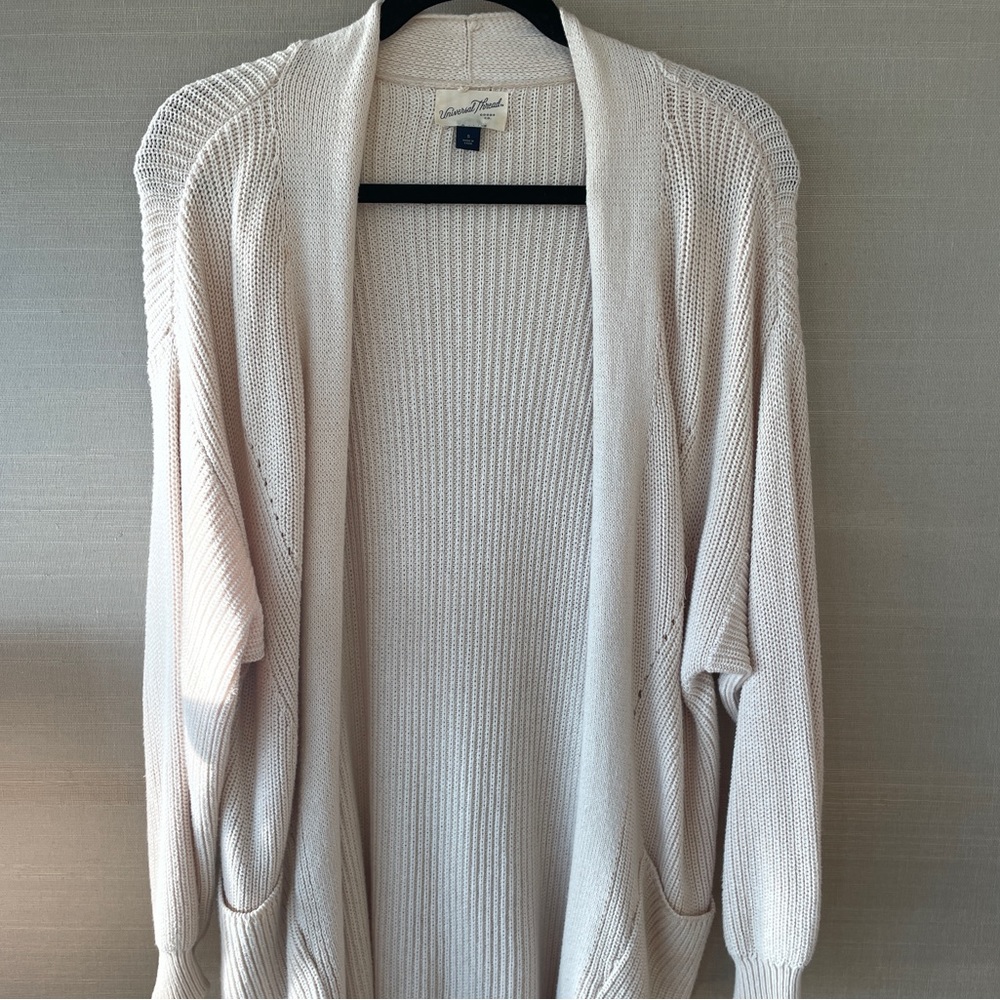 Knitted cardigan sweater